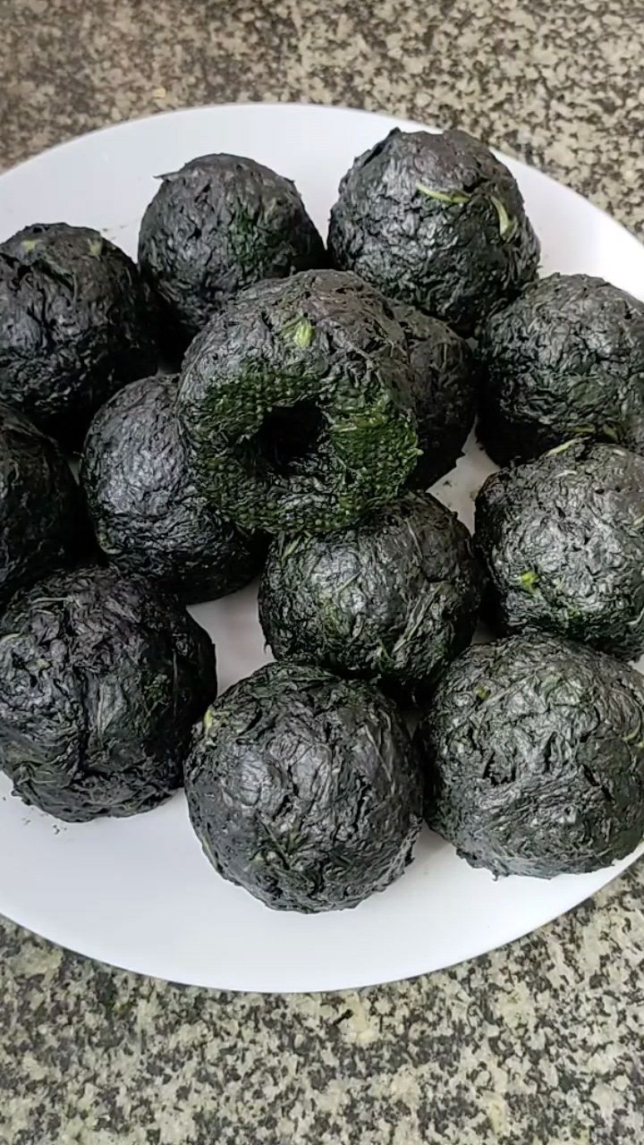 不加一滴水和面蒸红薯叶窝窝头
