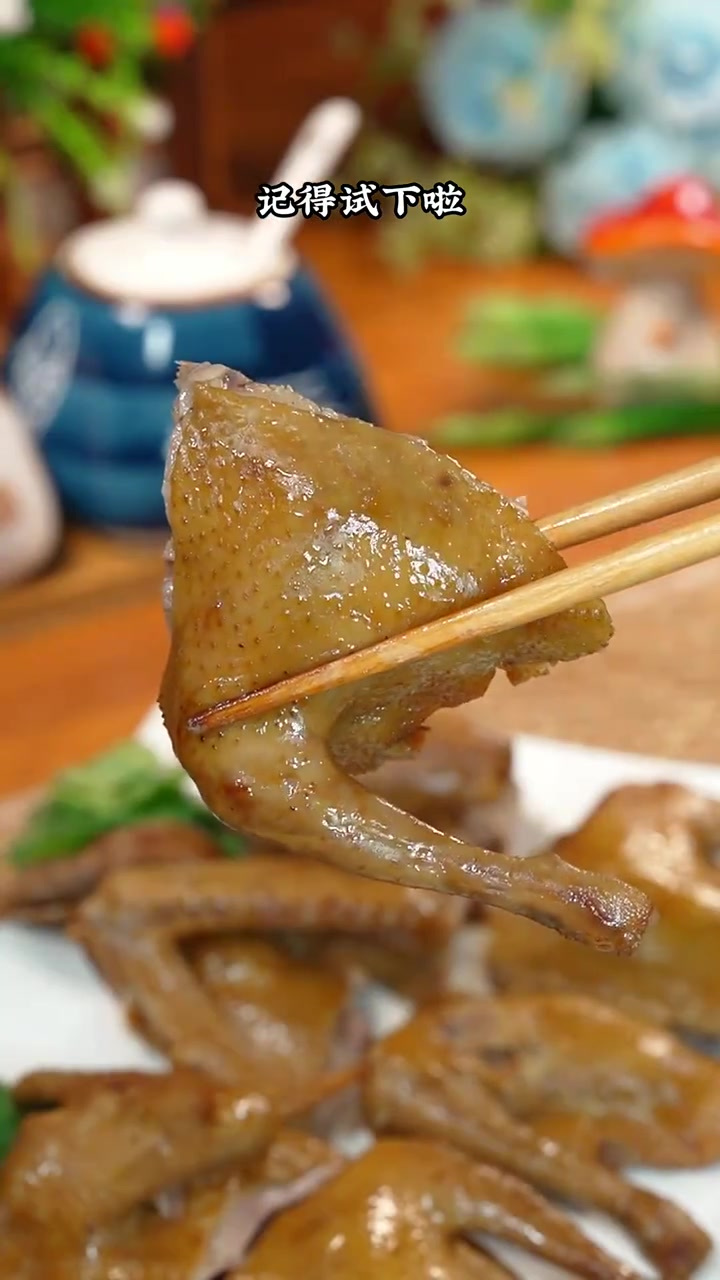 吃乳鸽讲究一个字嫩!一看就会的豉油王乳鸽记得试下了