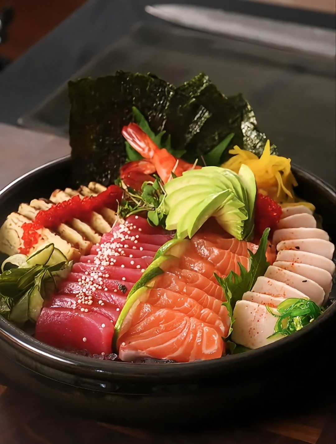 海洋的盛宴:生鱼片拼盘,鲜美滋味汇聚一盘,味蕾的极致享受!