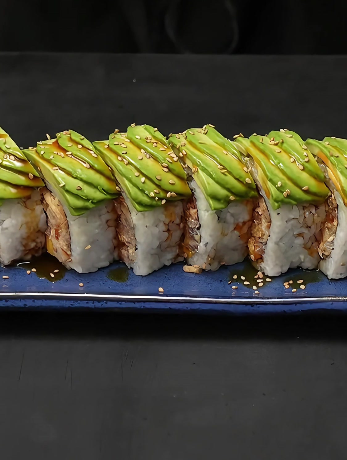 龙虾寿司卷,日式风味,鲜美尽在每一口!