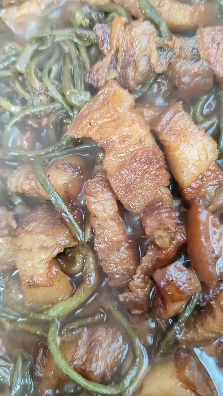 嘎嘎好吃的红烧肉炖干豆角丝来喽
