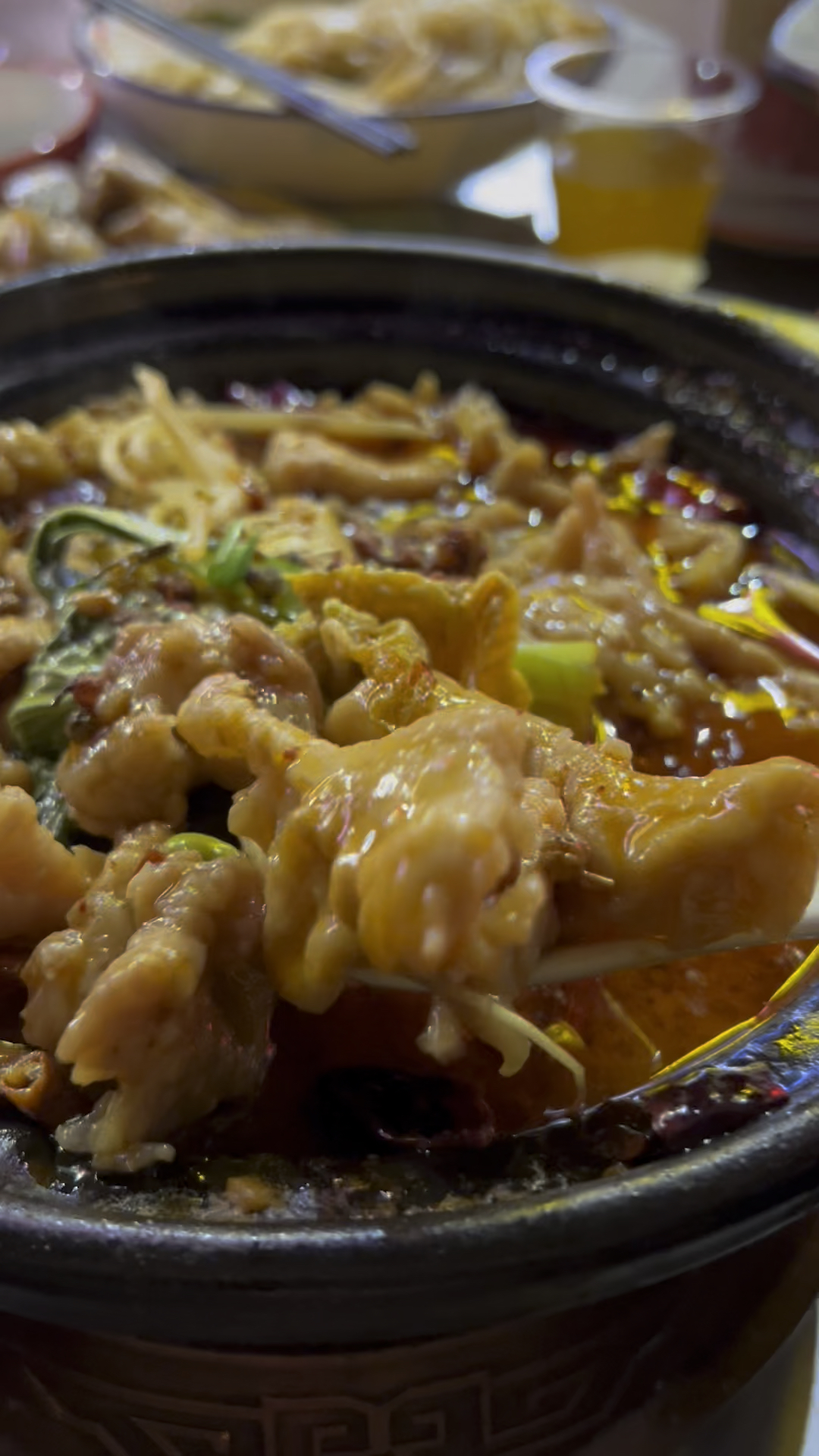 这家砂锅郑州没有对手,种类多可以专门过来吃!你看咋样?