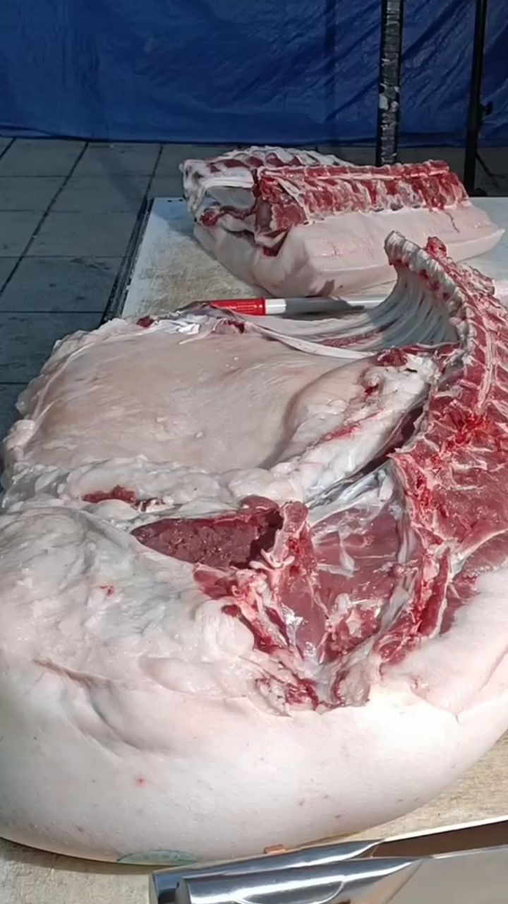 师傅用菜刀照样可以分割猪肉#手工锻打刀#菜刀#剔骨刀