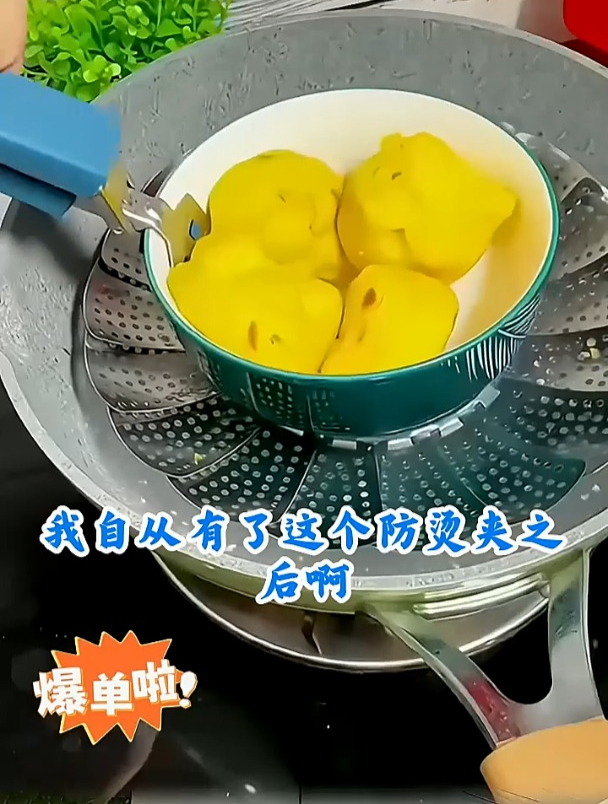 别再傻傻用手端菜了!用它轻松夹碗盘,防烫不滑落!