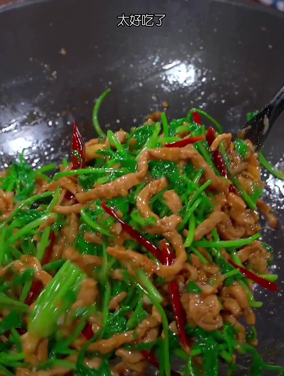 你要是最近吃啥都不香,那就试试这道香菜炒肉丝