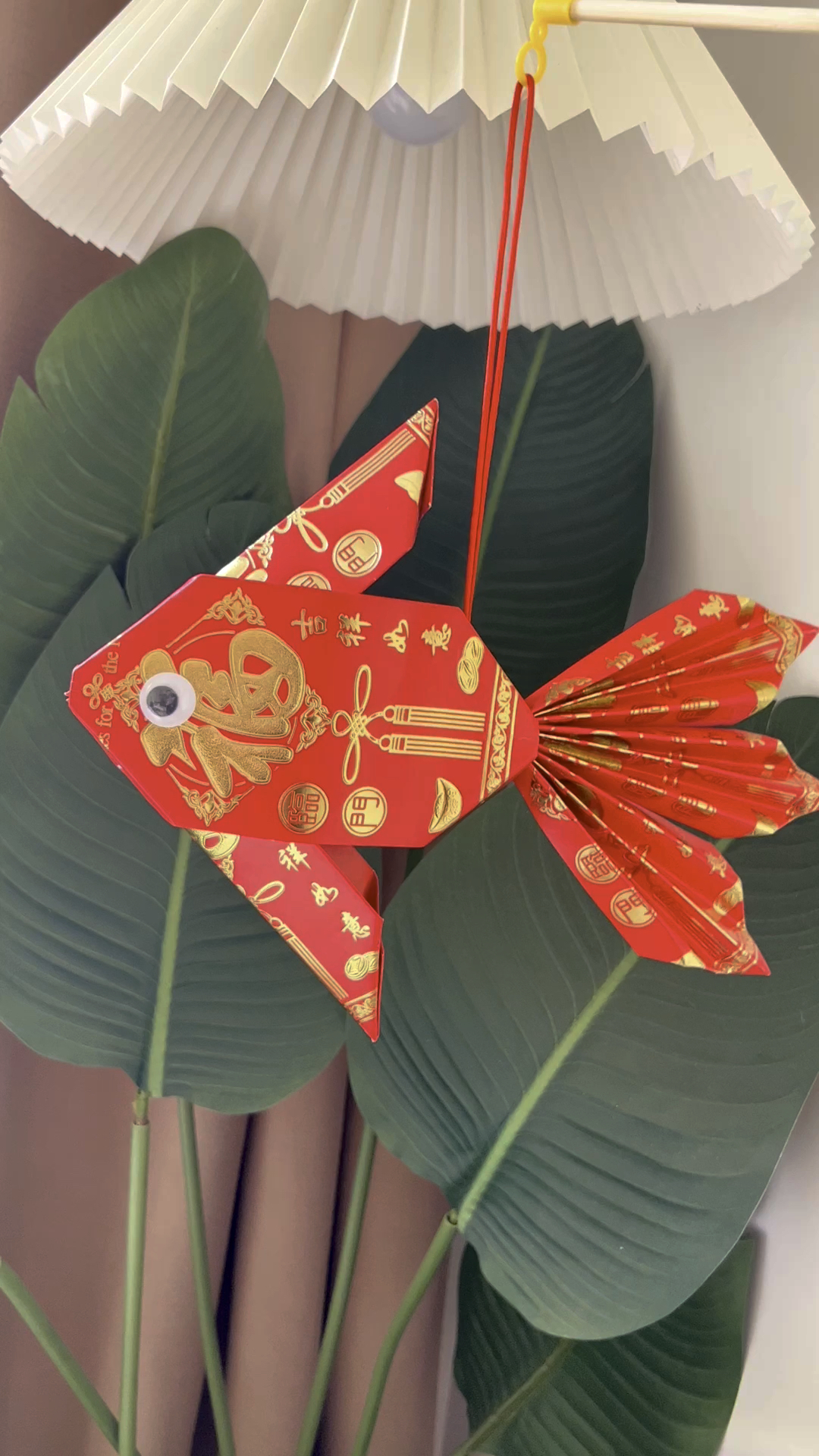 找出家里废旧的红包,做一个喜庆的国庆灯笼《鲤鱼跳龙门》