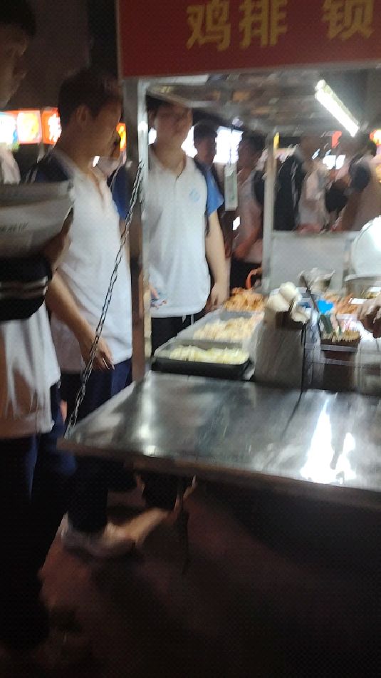 陪读宝妈实拍永州四中门口夜市,看看这里有些什么特色小吃呢?