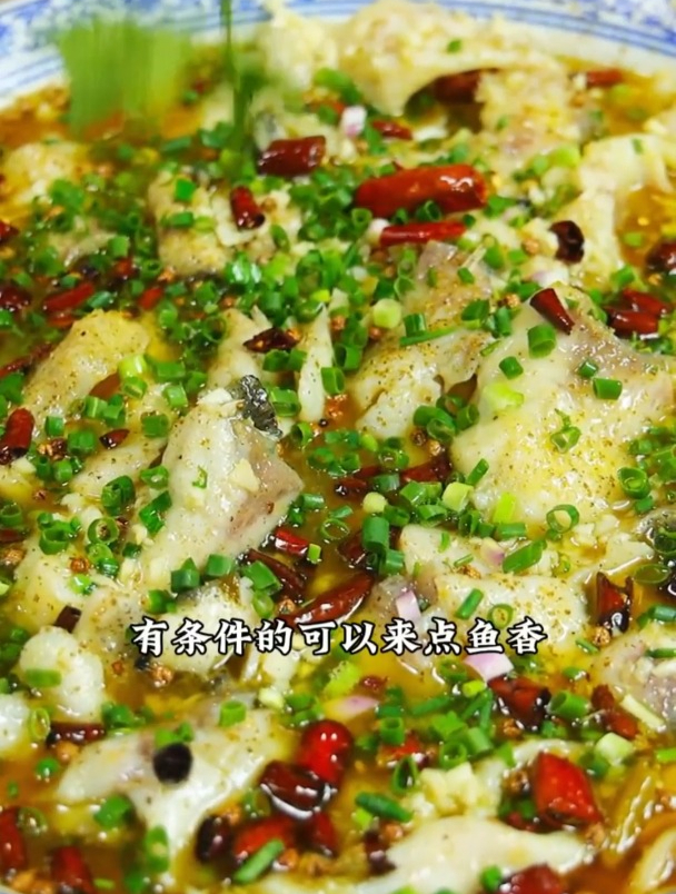 今天做火遍大江南北的经典菜酸菜鱼,做法非常简单,酸爽开胃