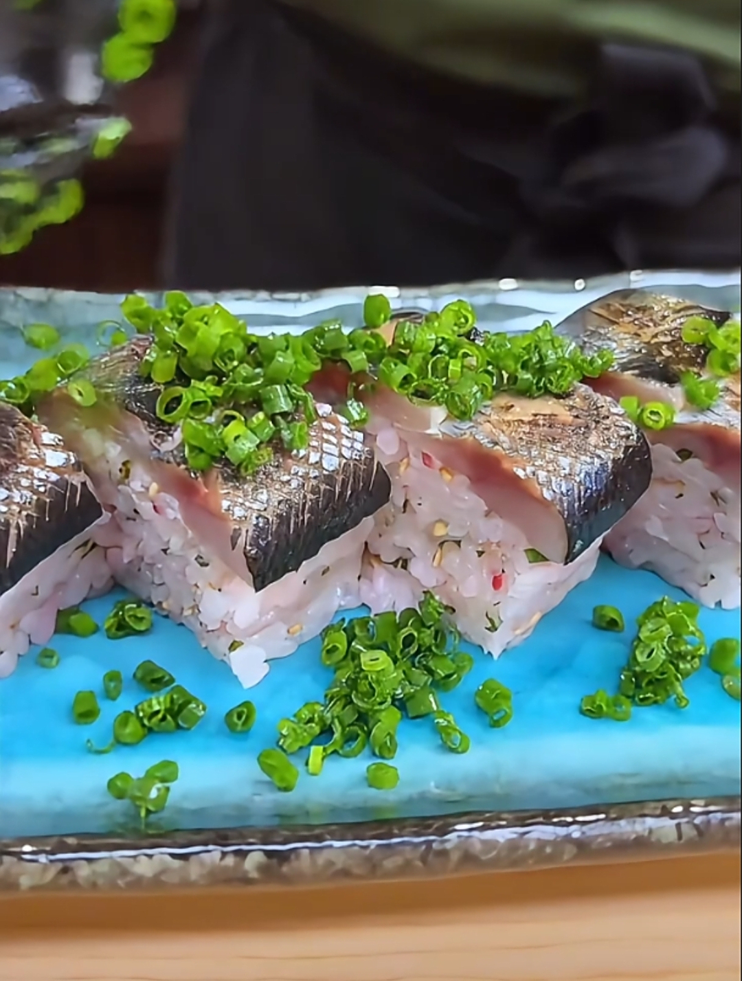 炭烤秋刀鱼寿司:海洋之味,炭火之香,双重诱惑,一口难忘!