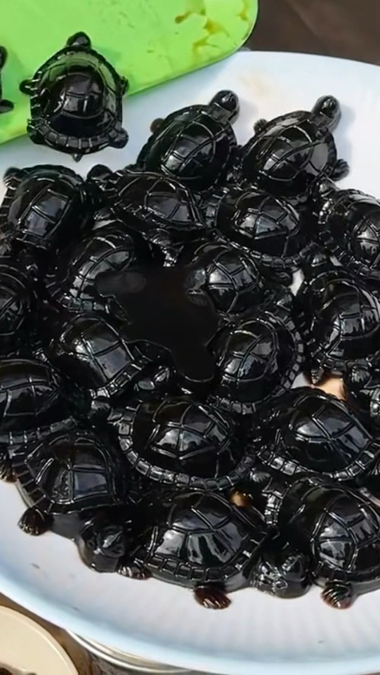 终于买到正版龟苓膏了,真的好好吃啊,你们吃过吗?