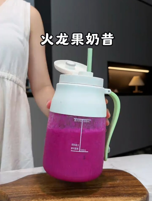 自制饮品冻火龙果奶昔