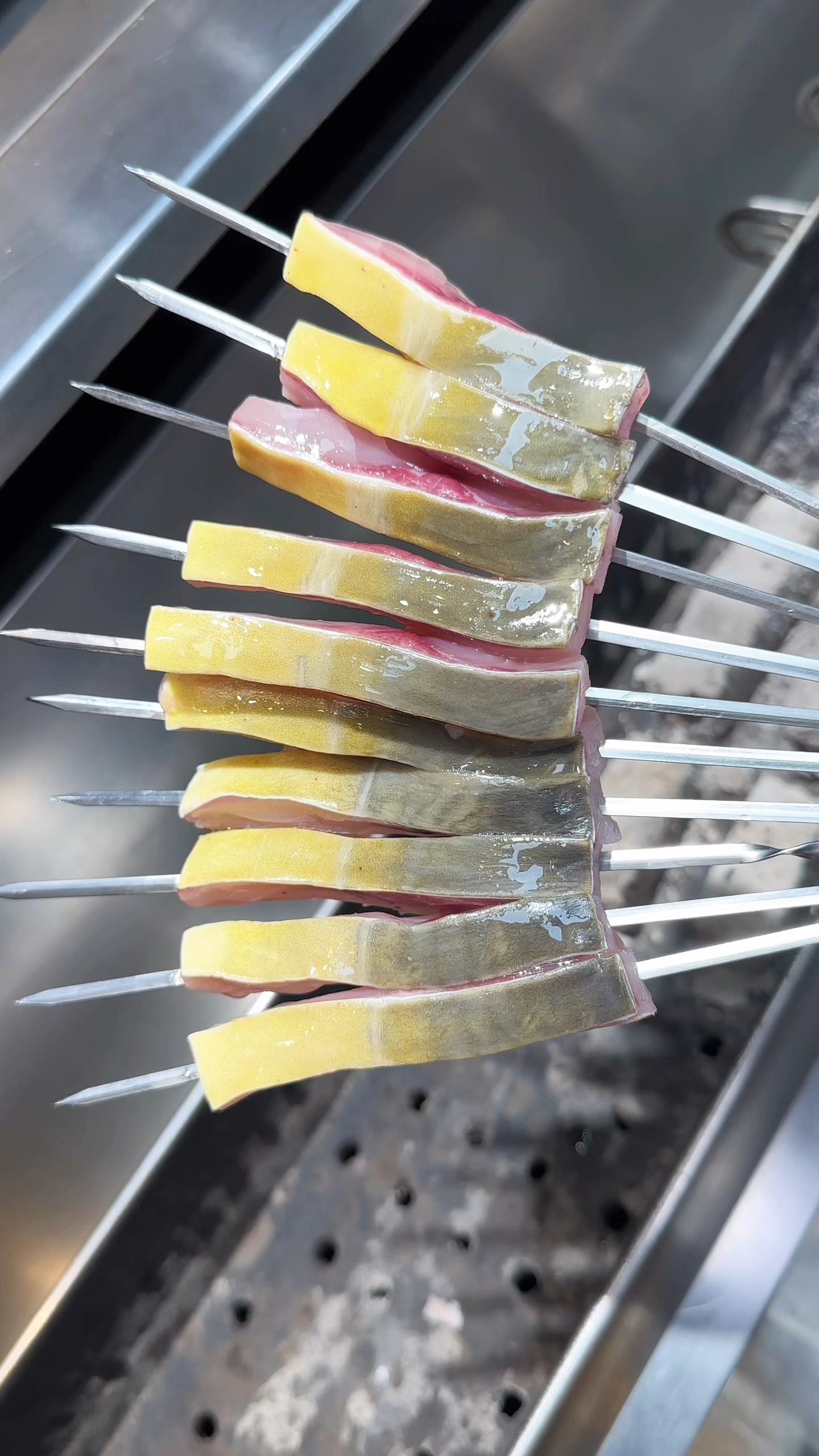 烧烤店的特色烤鱼串