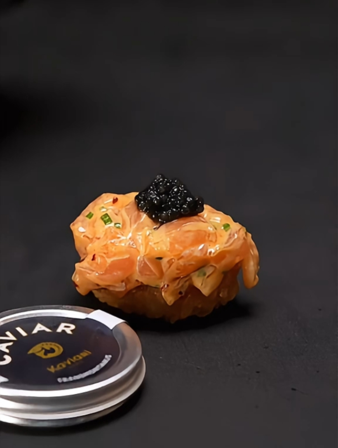 辛辣冲击,芥末三文鱼鞑靼——味蕾的勇敢冒险!