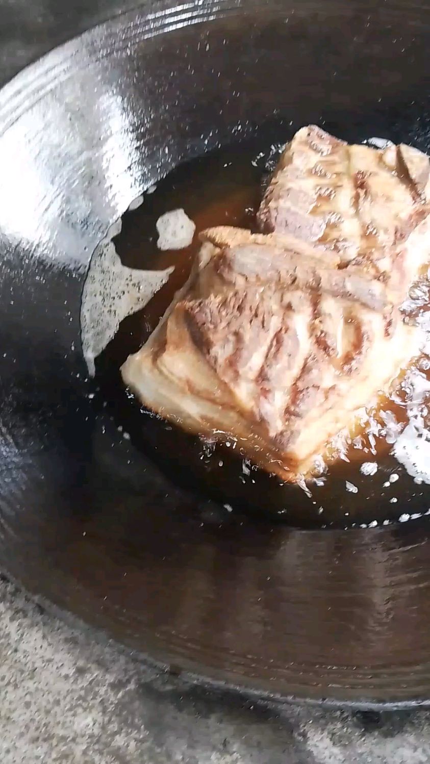 炸扣肉了,炸扣肉了