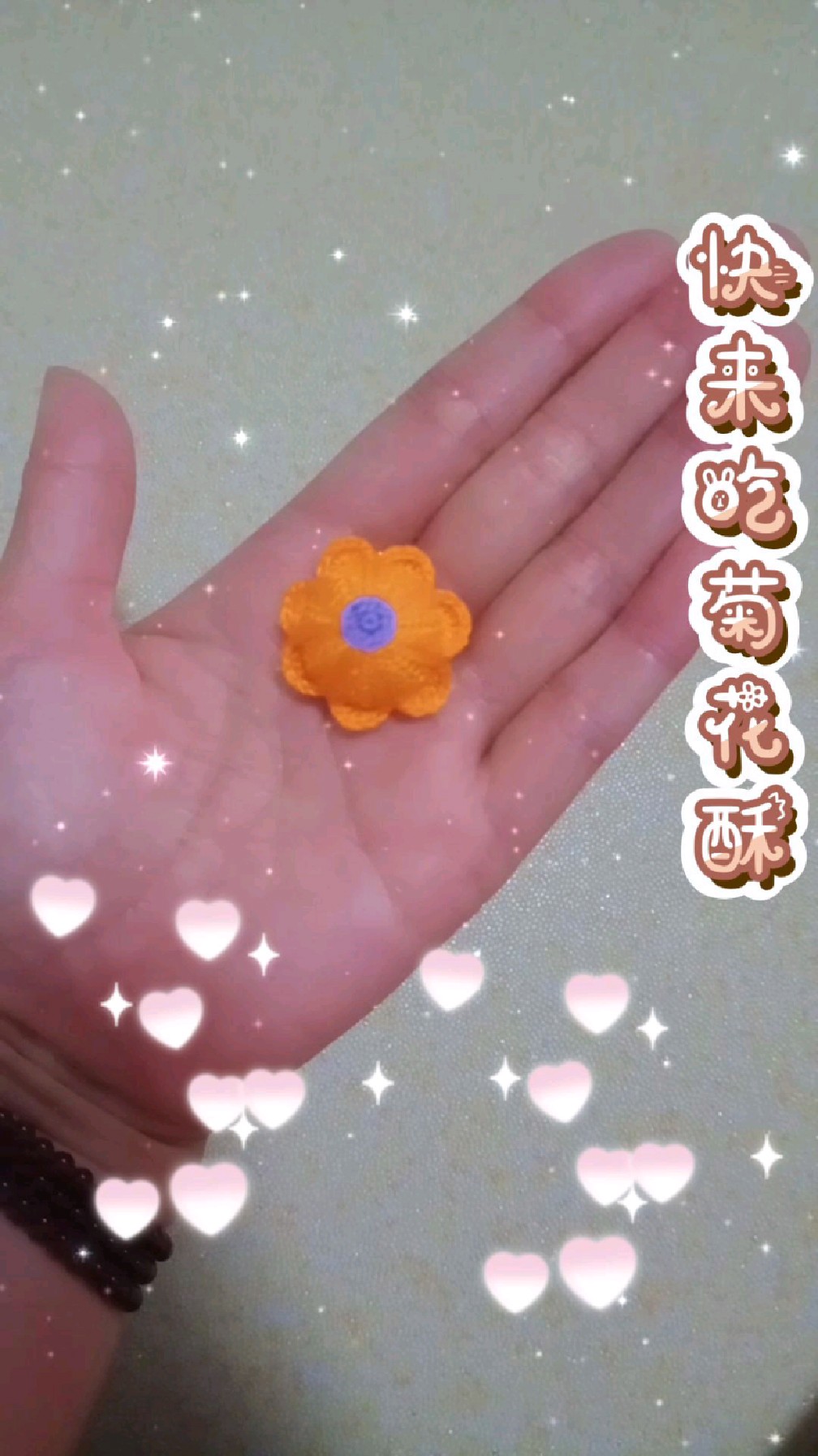 钩织迷你菊花酥挂件,菊花酥配上菊花茶这个中秋都是菊花的味道