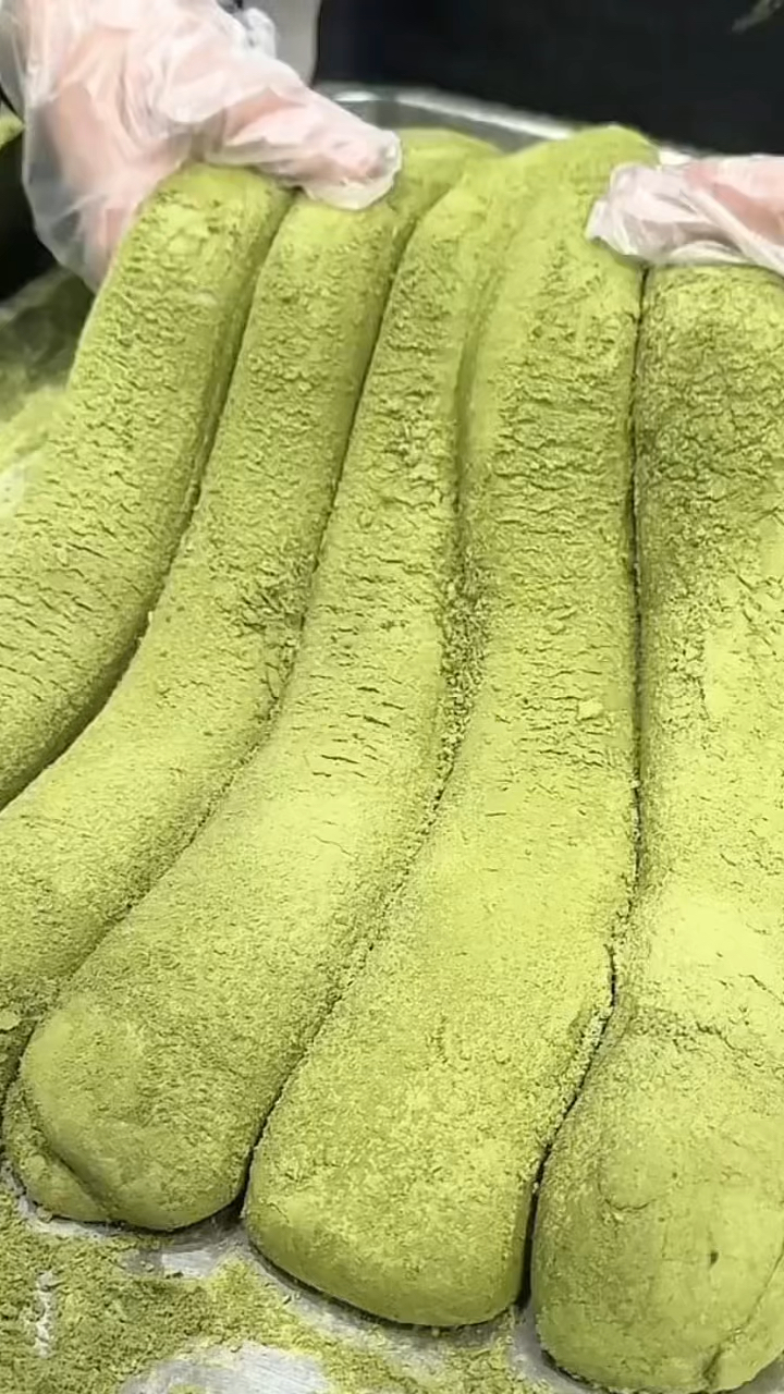 中秋节朋友叫我请她吃抹茶蛋糕,我想请她吃这个,能吃一个星期。