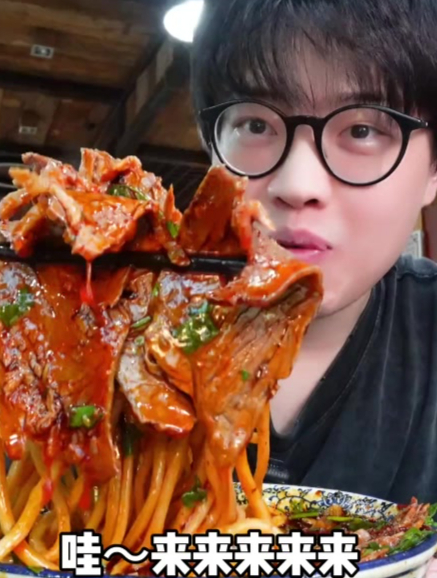 这才是正宗的兰州牛肉面看到就是赚到帮你们省了一张去兰州的机票