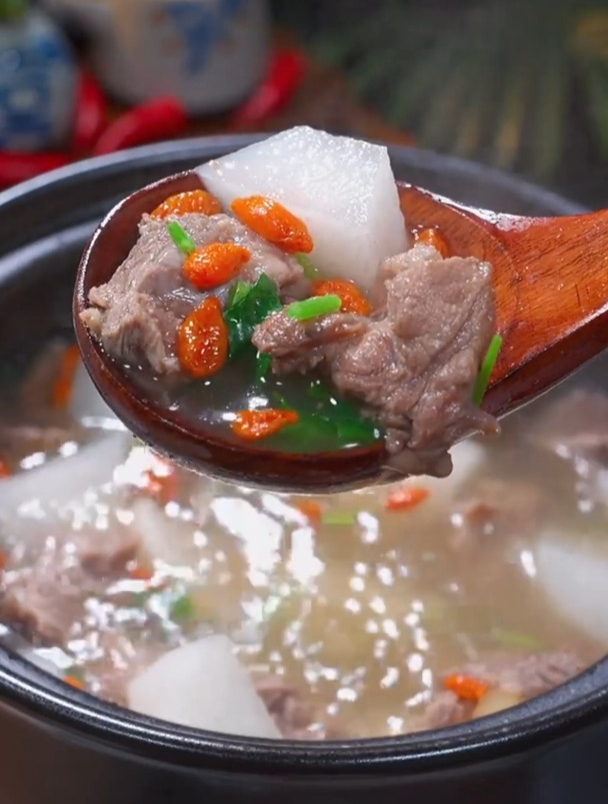 这样做的牛肉汤真的太好吃了,既能吃肉又能喝汤,做法还特别简单