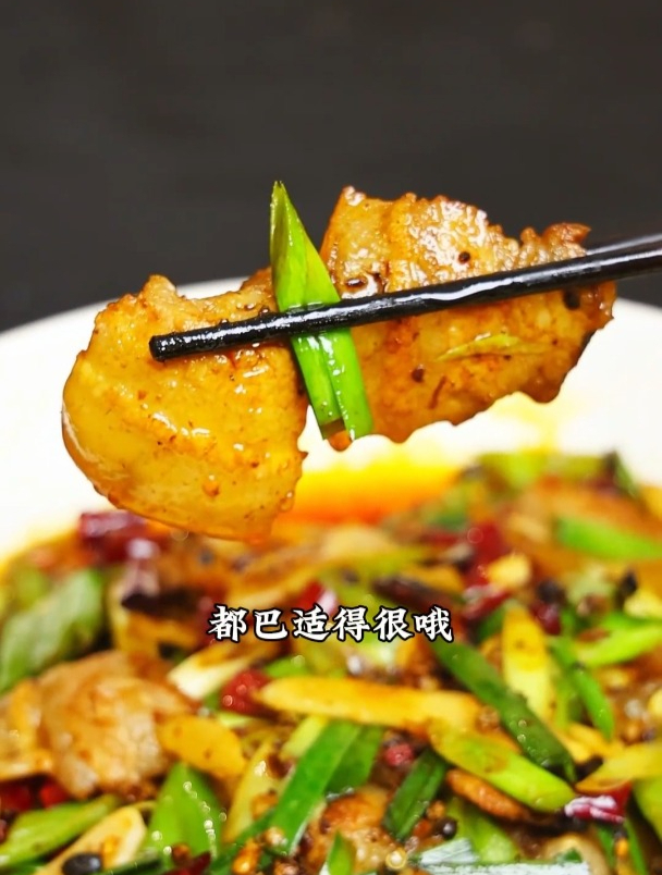 今天用我的江湖菜调料来做一道香辣回锅肉