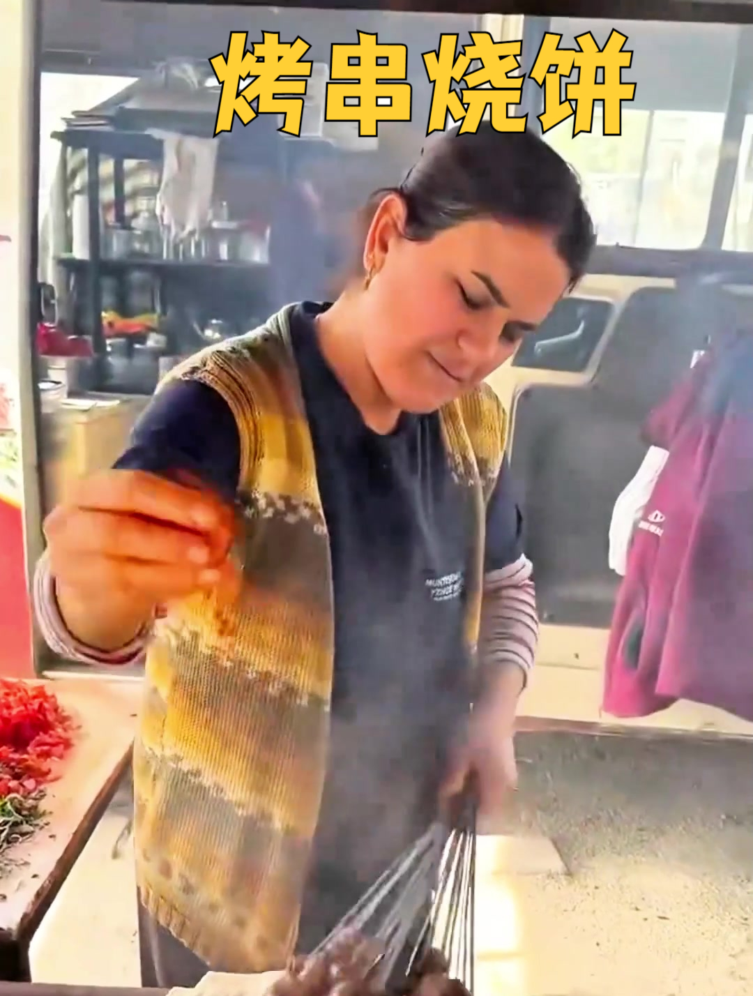 这种烤饼看起来都要流口水了,烤串烧饼