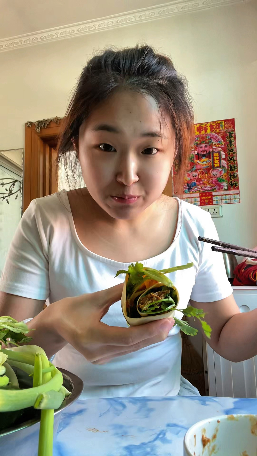 回一趟家简简单单吃个香菜卷干豆腐给我香迷糊了