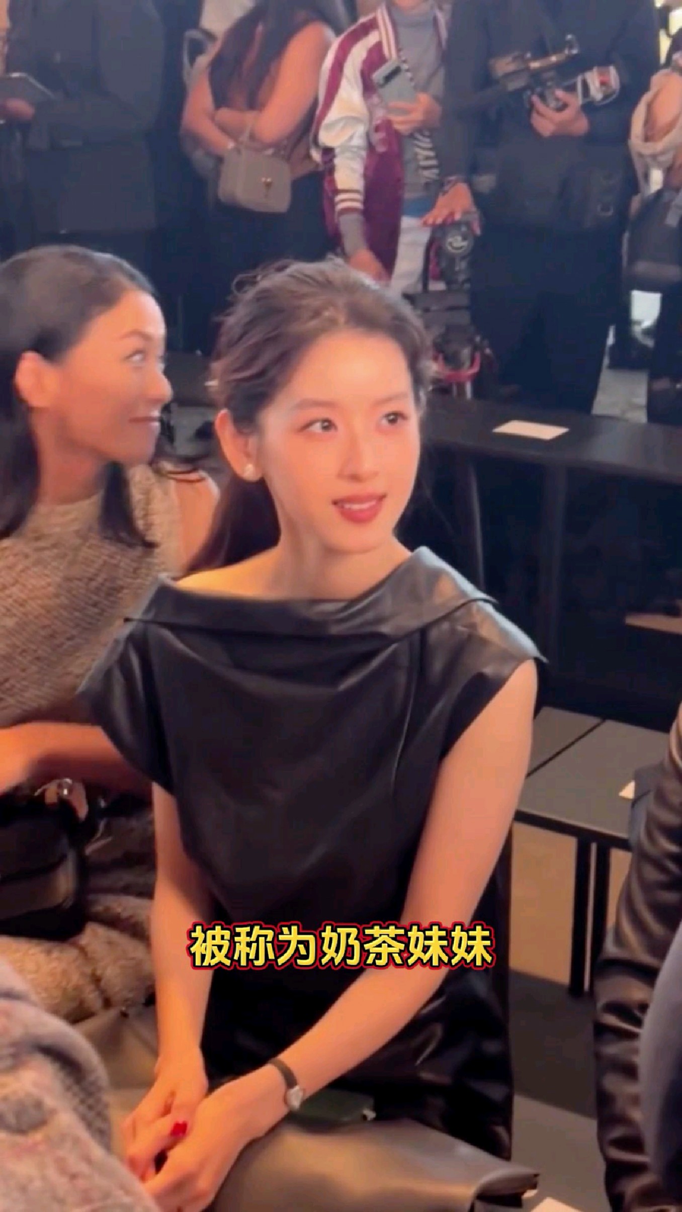 奶茶妹妹章泽天真的越来越漂亮,她真的好有气质