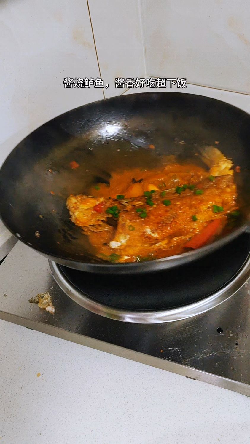 以后想吃鲈鱼了,试试这个酱烧鲈鱼,酱香浓郁肉质入味超下饭!