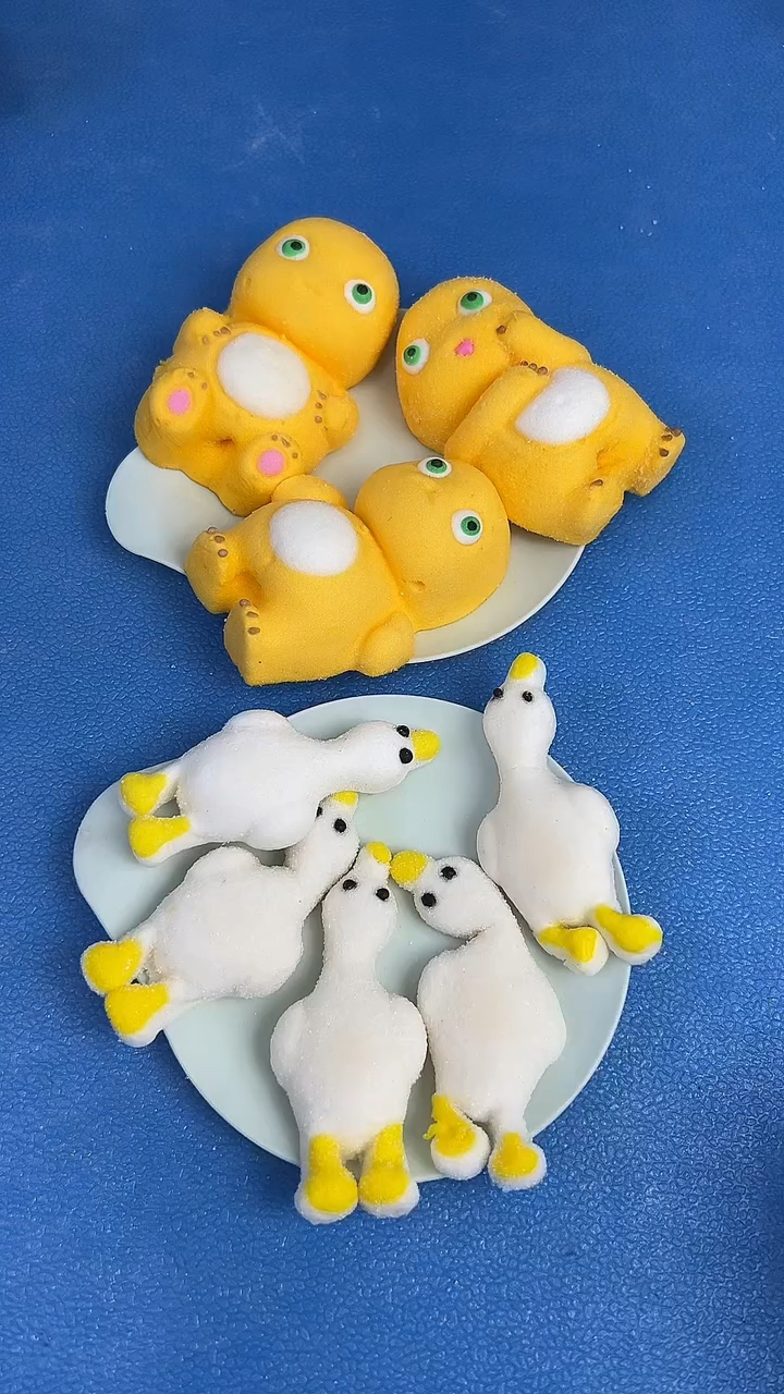 大白鹅和小奶龙棉花糖