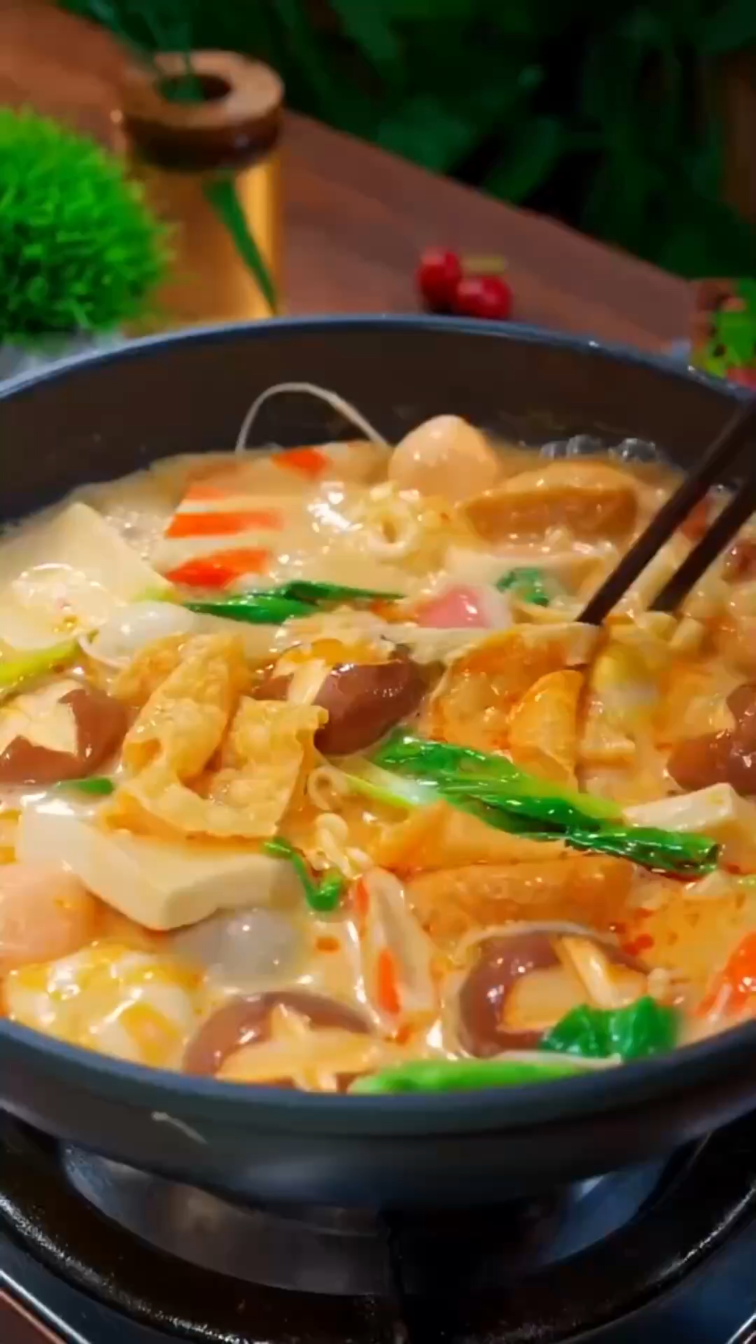 孩子周末想吃麻辣烫,你就像我这样做,做法简单,好吃到汤都不剩