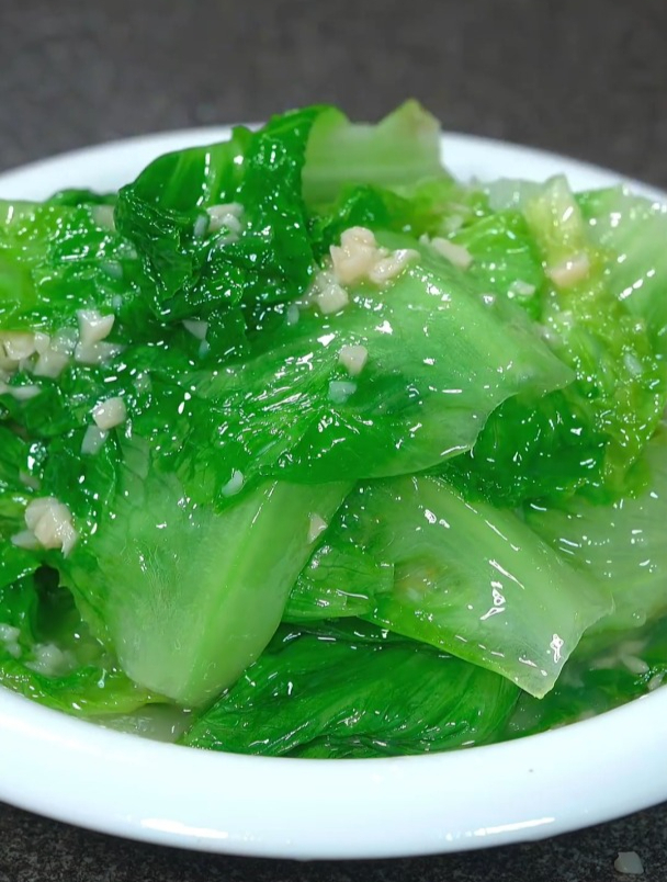 蒜泥生菜的做法,生菜这样炒颜色翠绿不发黑