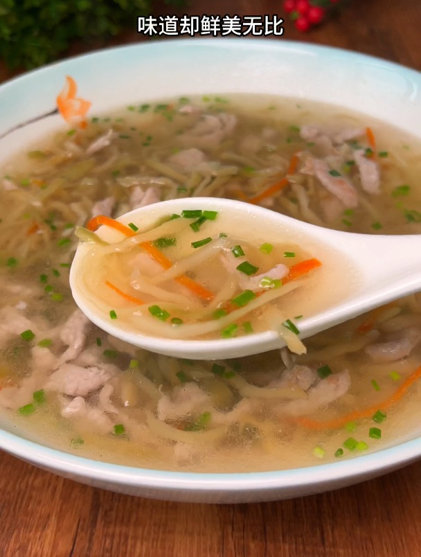 这个汤很多人都没喝过,这是被称为江南四大名汤之一的榨菜肉丝汤