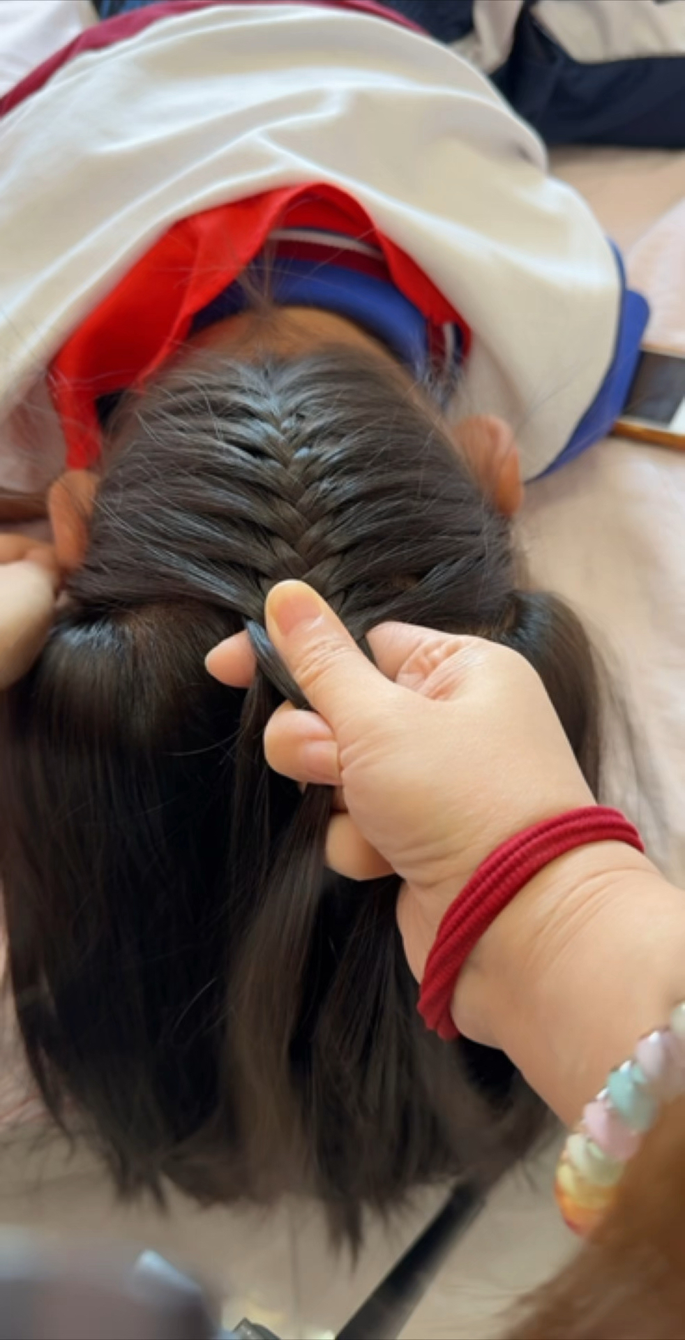 倒扎满头鱼骨辫开头教程