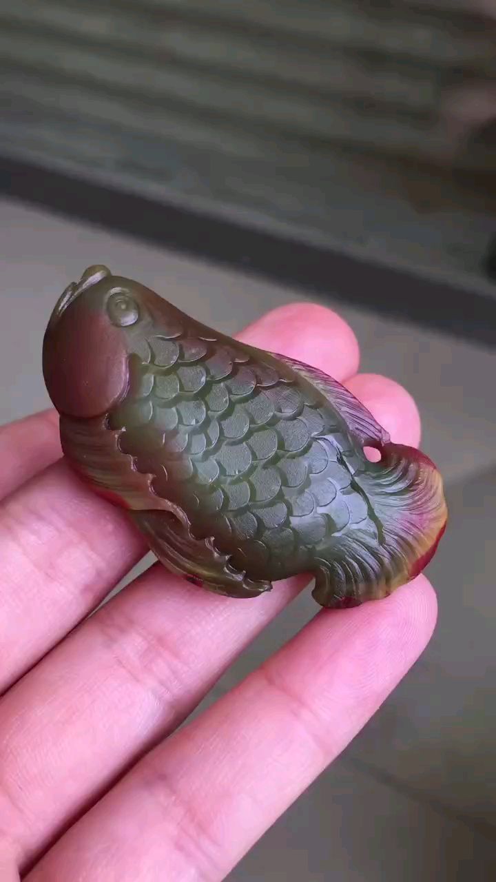 盐源玛瑙苏工雕刻锦鲤鱼