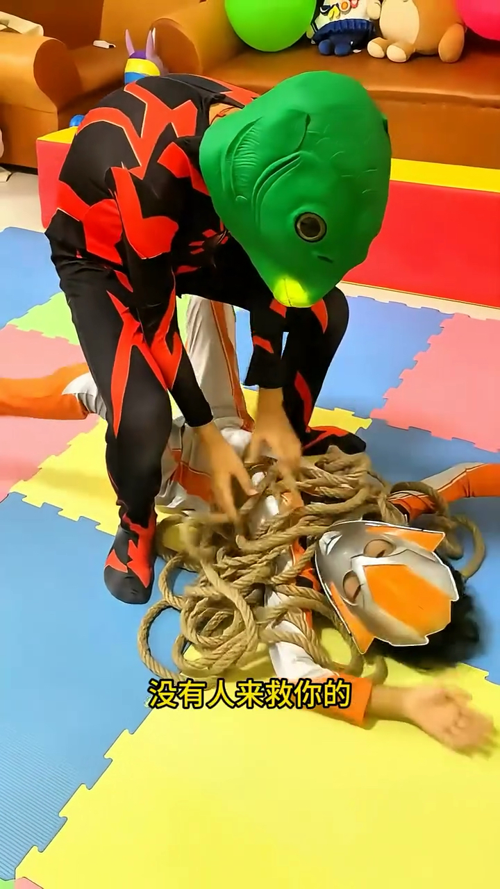 绿鱼头VS格丽乔!