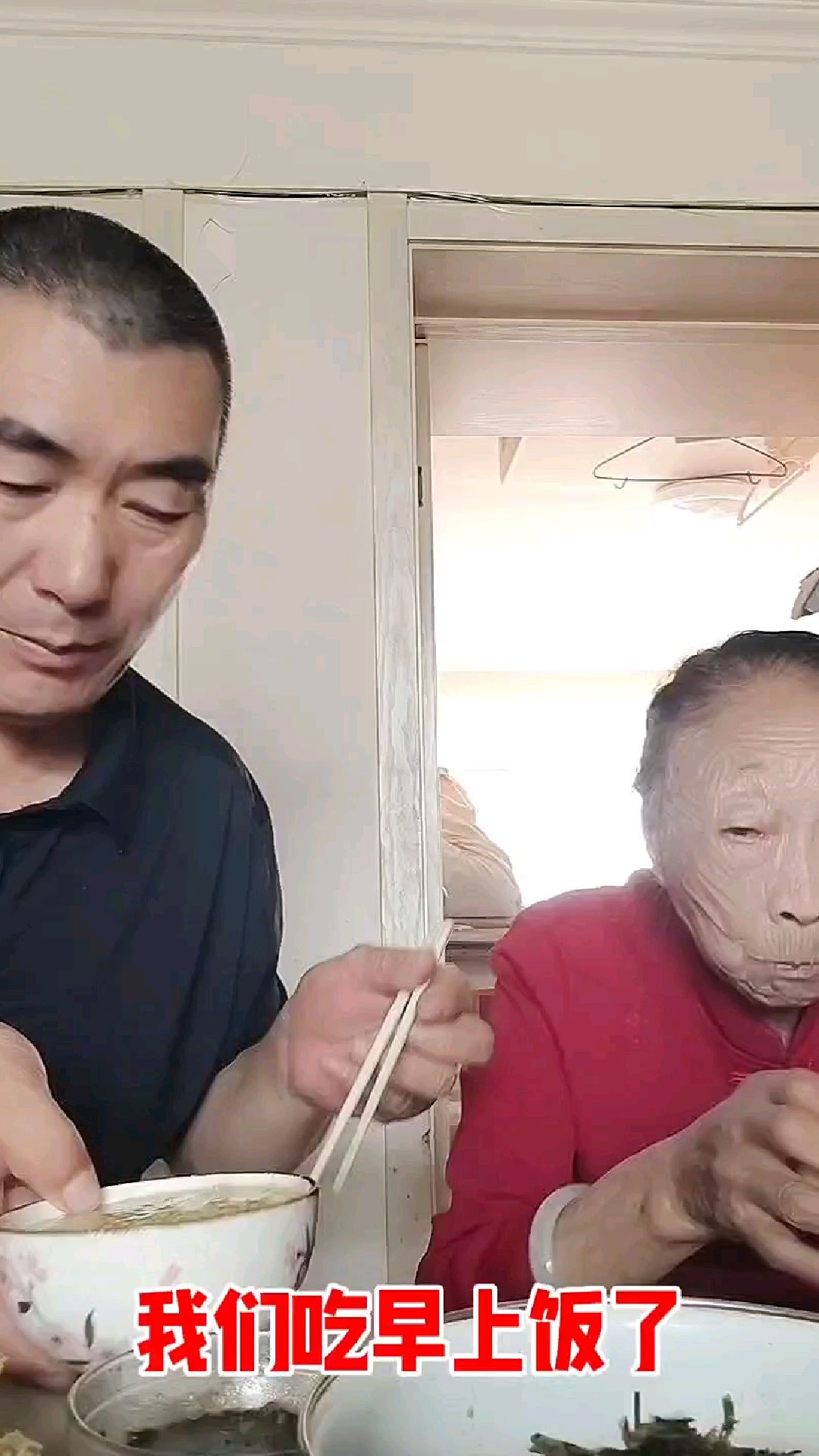 早上喝点小米粥,小咸菜