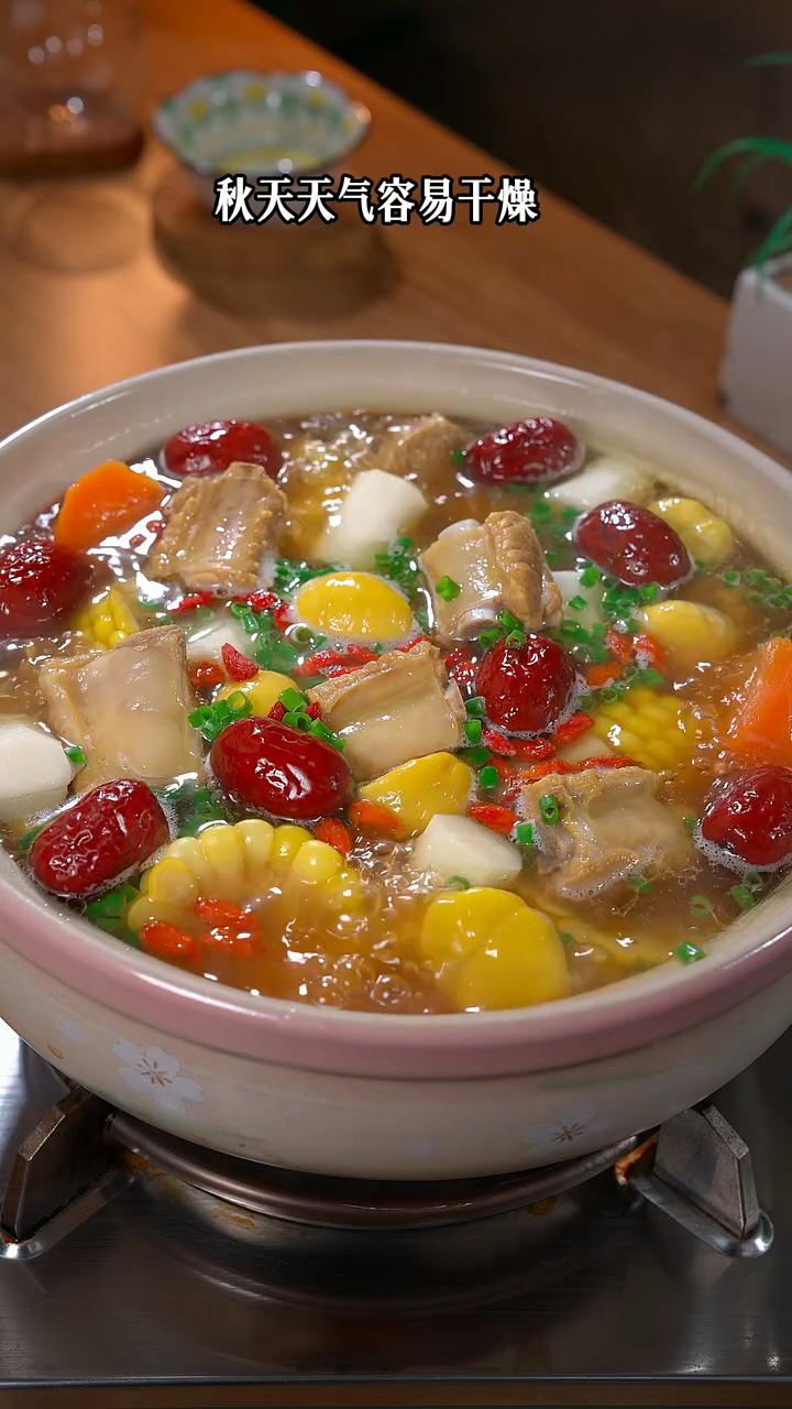 秋天天气容易干燥,试试这道板栗排骨汤,清甜好喝又滋润