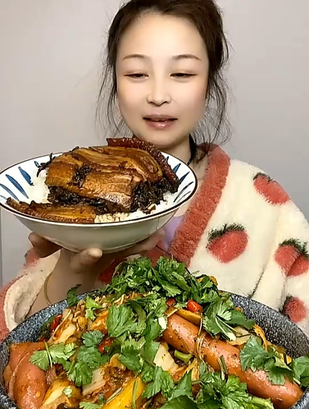 美食吃播:梅菜扣肉盖饭,麻辣香锅