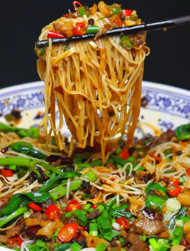 面馆非常火姜鸭面,在家就能轻松操作,麻辣鲜香,味道不比店里差