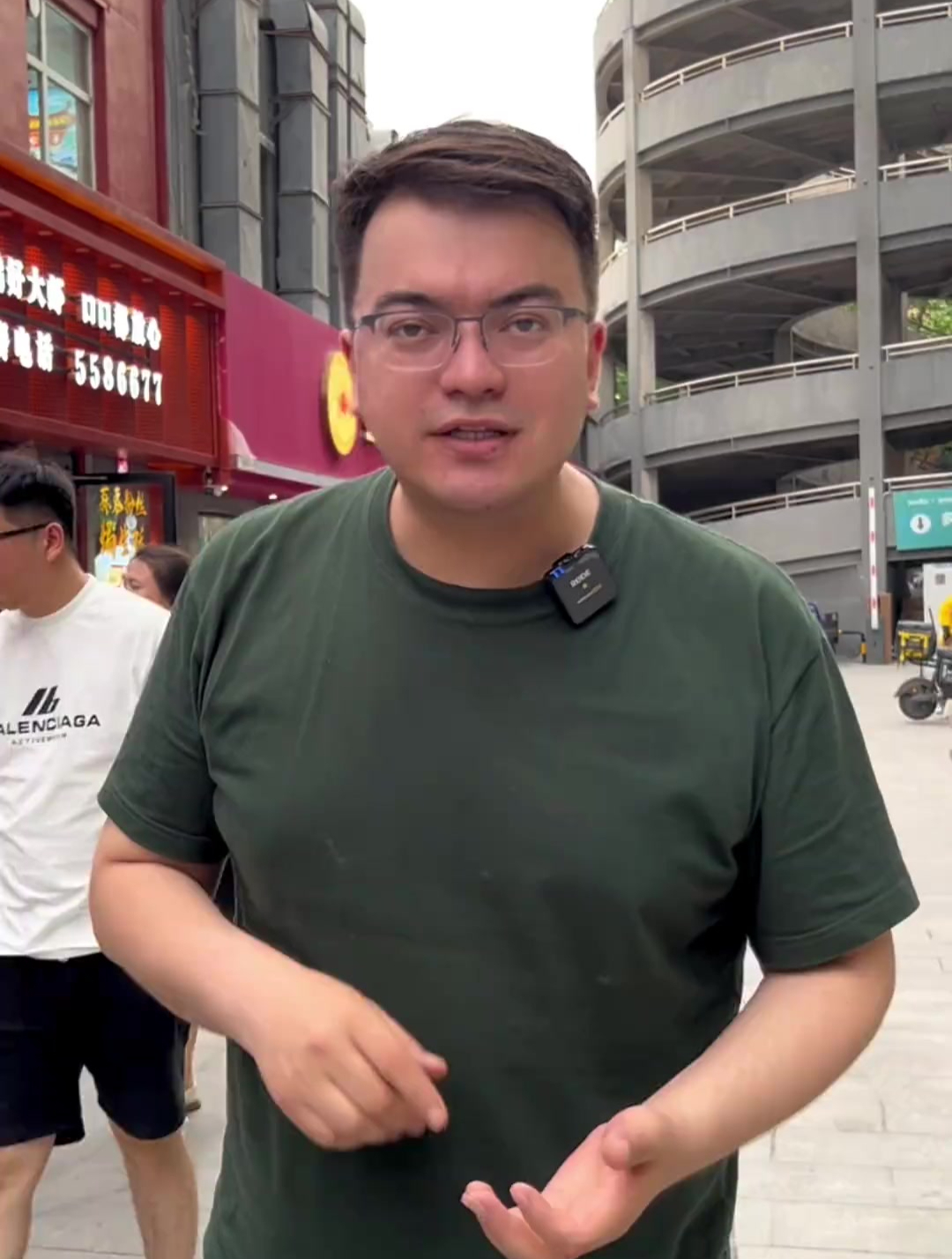 打卡乌鲁木齐新市区干锅虾火锅 还有个生蚝攒劲