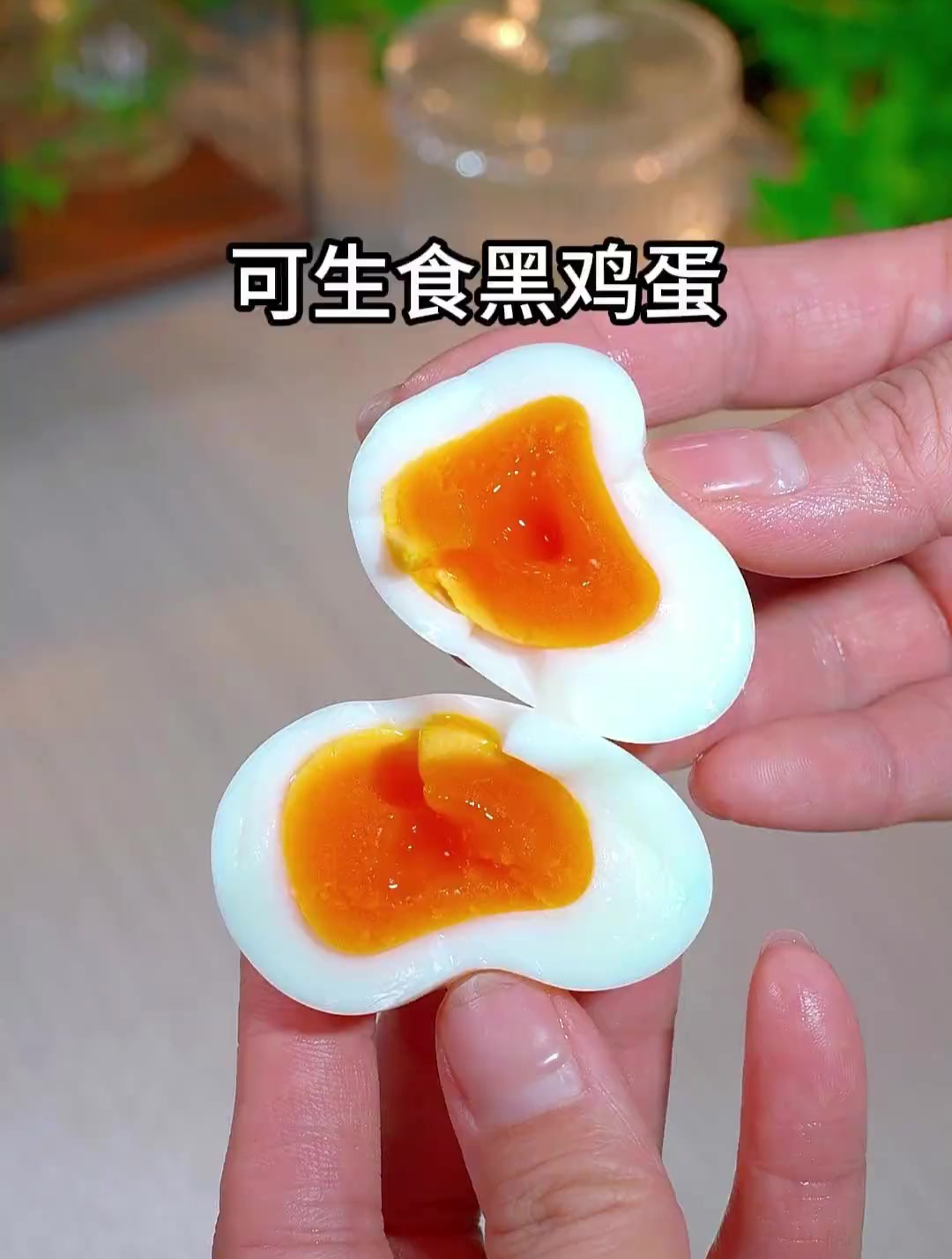 这是可以生食的黑鸡蛋