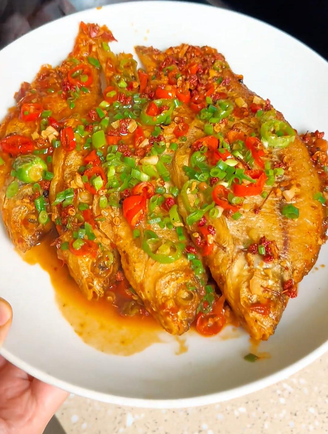 一盘红烧小鳊鱼,色香味俱全,太好吃了!简单好做,赶紧学起来!