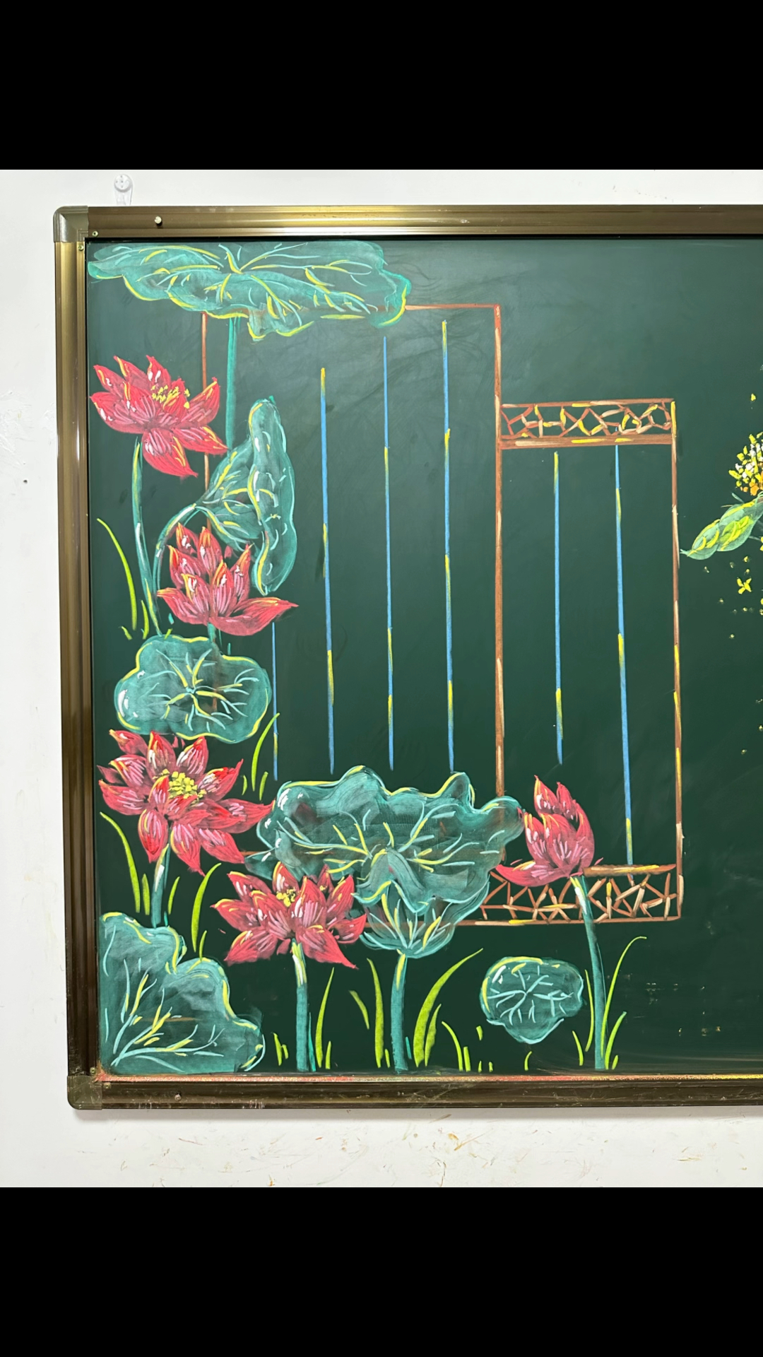 荷花荷叶粉笔画黑板报分享～