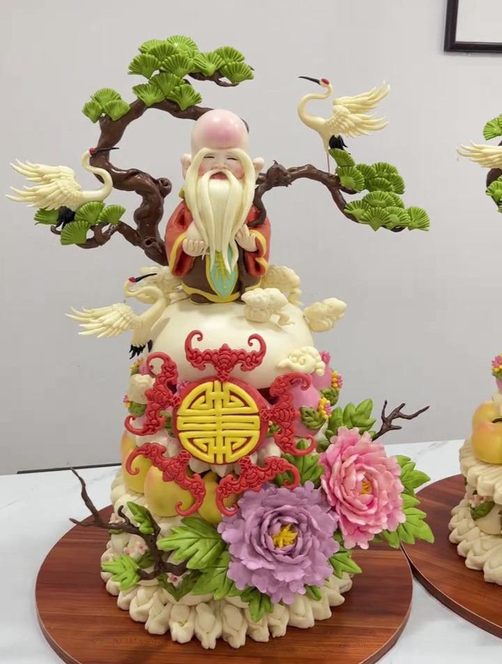 老寿星太可爱了!今天组装老寿星祝寿蛋糕!