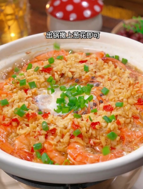 想吃蒜蓉鲜虾粉丝煲,自己在家就能做,做法简单,蒜香浓郁