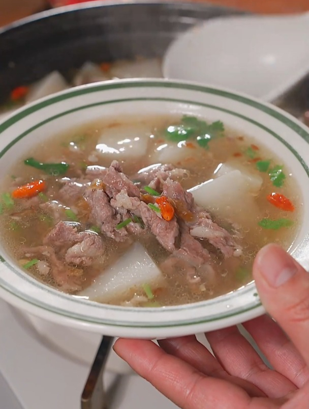 牛肉营养价值高,给孩子做这个萝卜牛肉汤吧,汤鲜味美