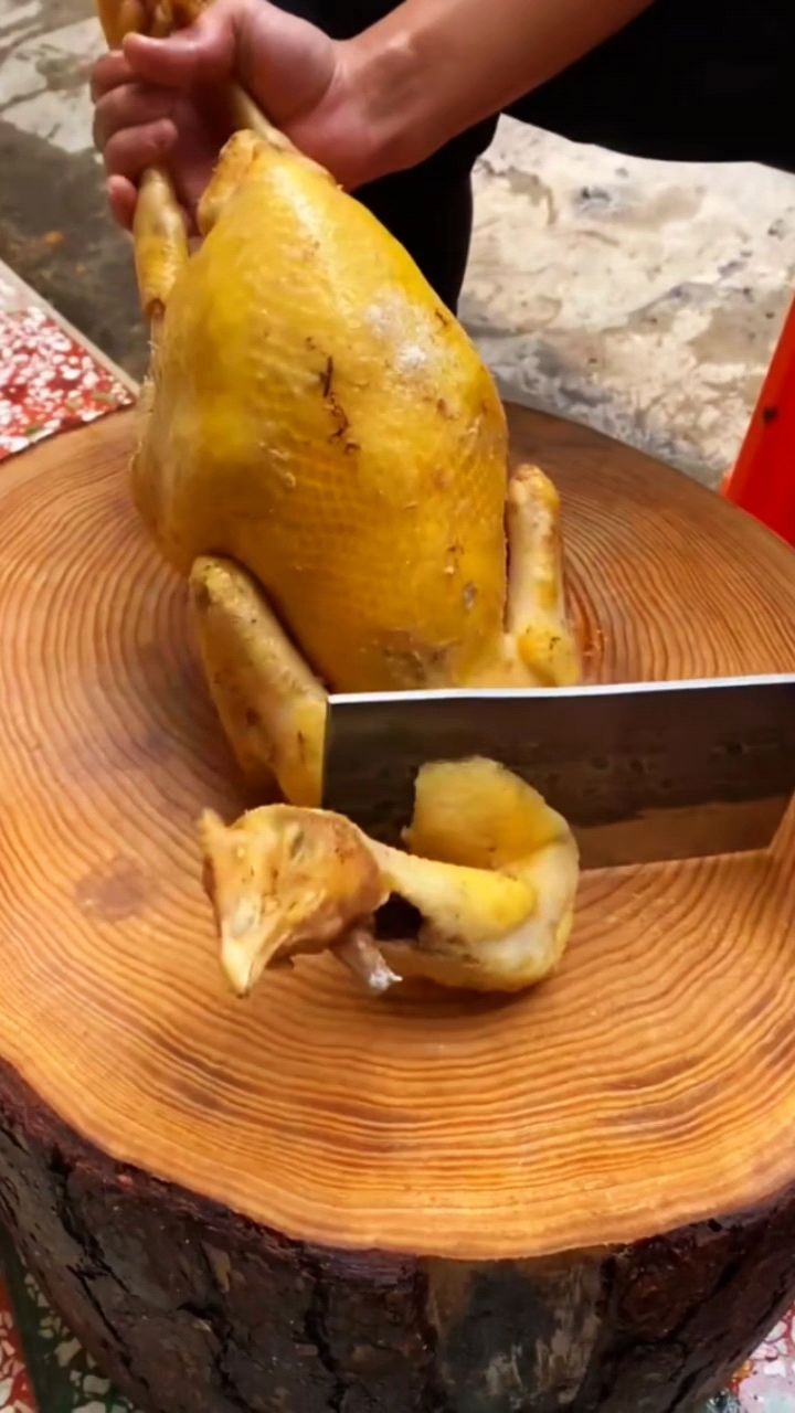 快速改刀三黄鸡的方法