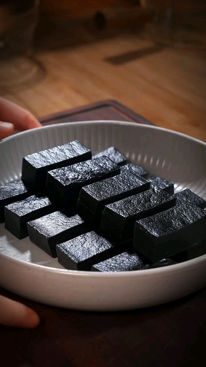 今天用黑芝麻做了黑芝麻糕,真的超好吃