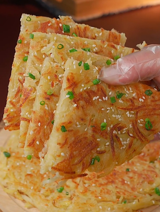 土豆你就像我这样做个土豆饼,当早餐吃,酥脆简单又方便