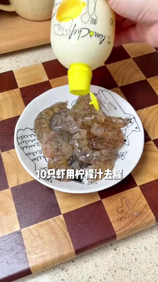 宝宝一口一个的玉米蒸虾饺,鲜嫩多汁,营养丰富