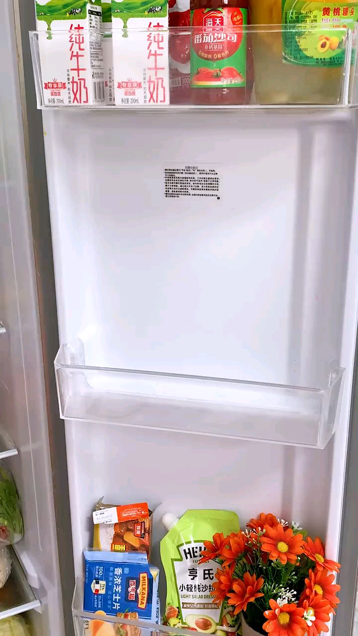 快把家里的鸡蛋装进这个盒子里吧,可以放进冰箱门上不占地方